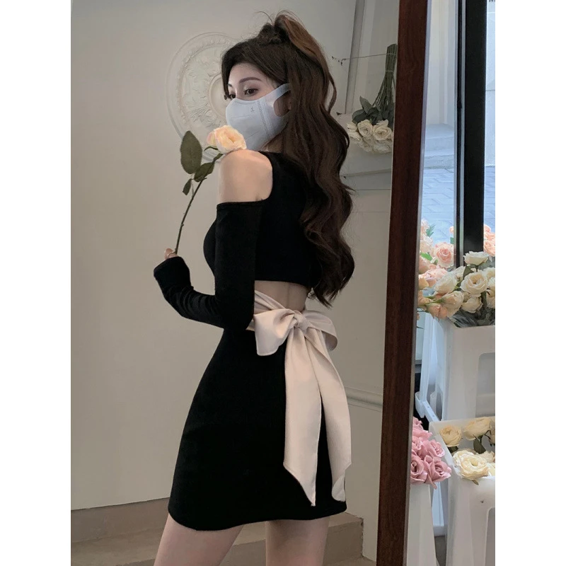 辣妹性感修身显瘦纯欲短款秋季气质长袖连衣裙女黑色新款2023年秋