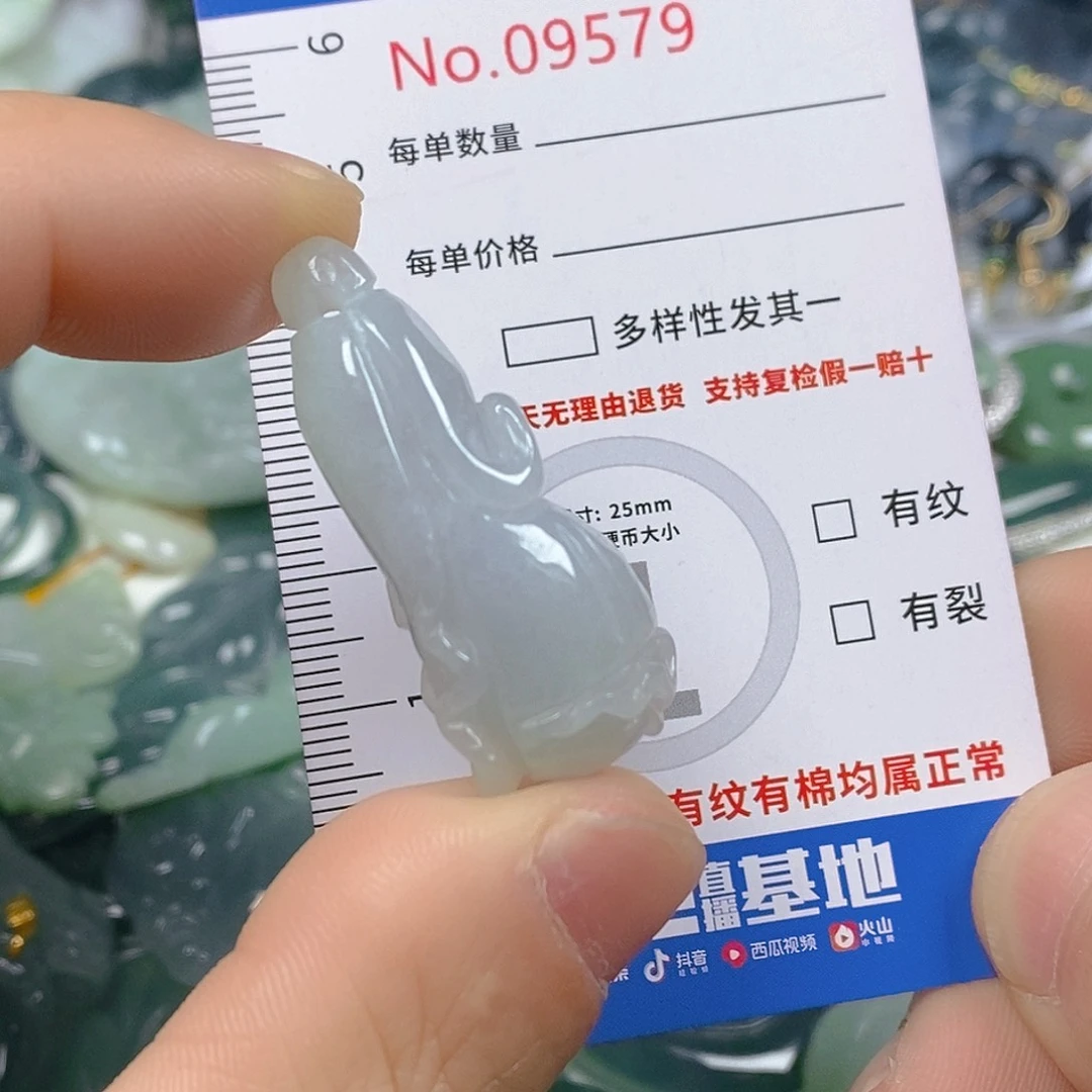 翡翠颈饰未镶嵌天然翡翠