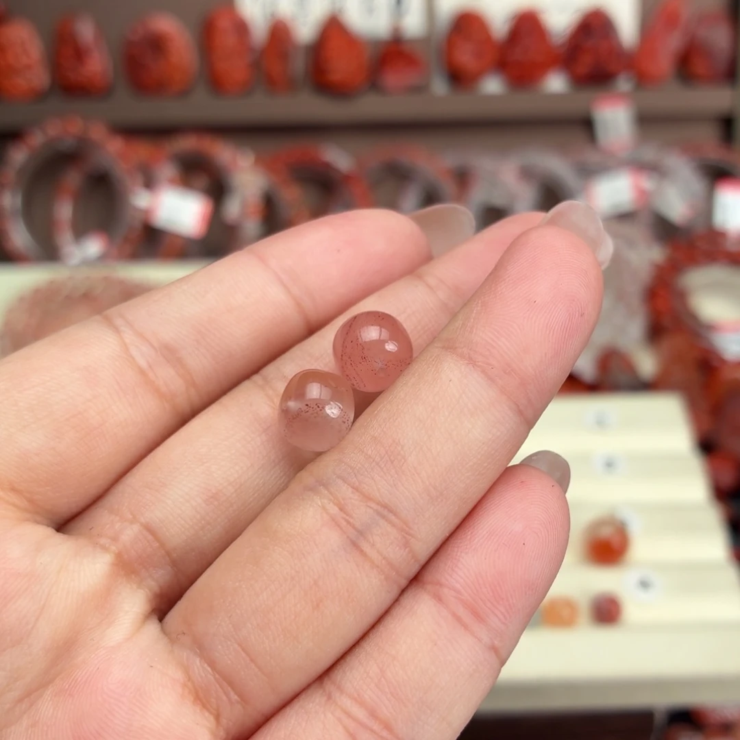 皓***辰南红玛瑙未镶嵌颈饰2个