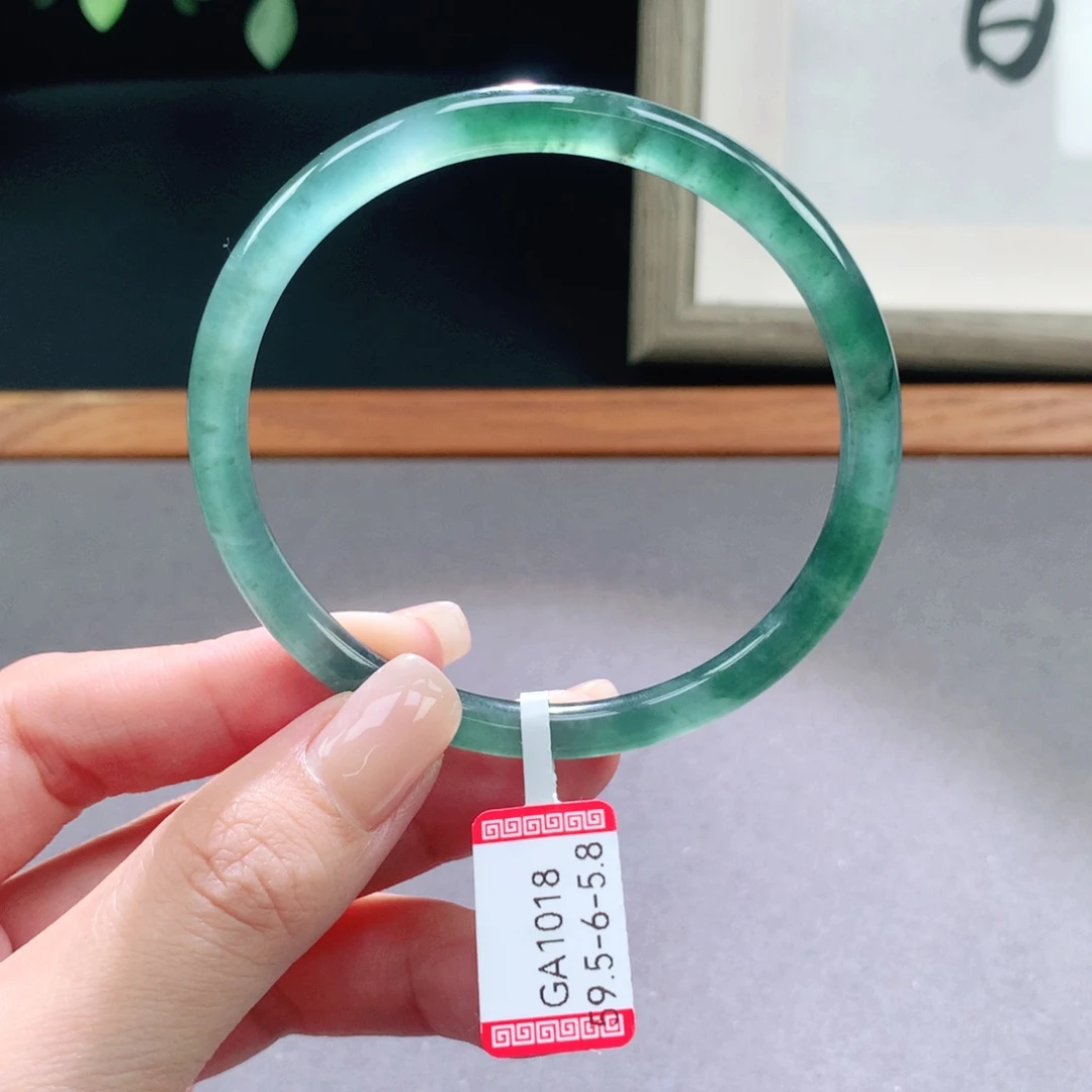 翡翠手镯未镶嵌天然翡翠