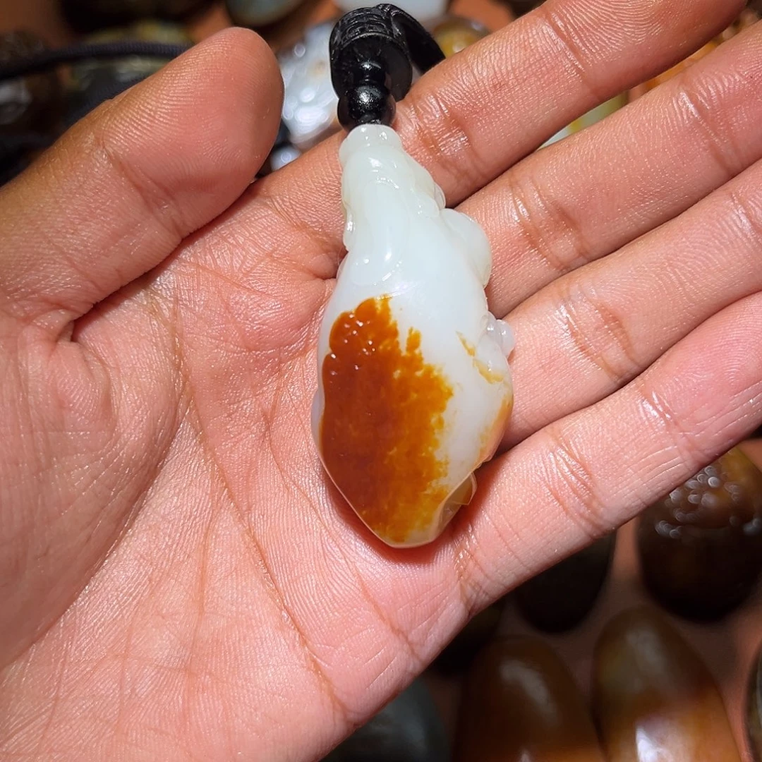 阳***．和田玉未镶嵌颈饰