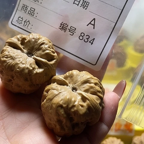 八***饼桃核把件自产自销……