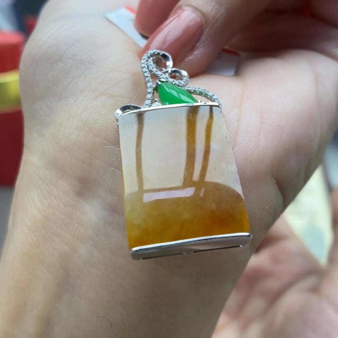 翡翠18K金镶嵌颈饰吊坠44