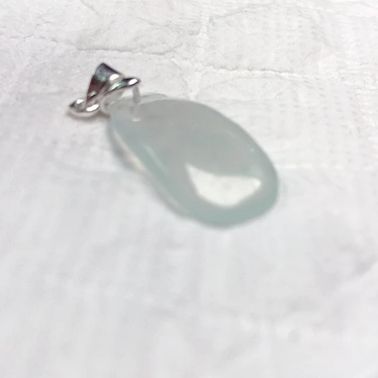 翡翠颈饰未镶嵌走***路吊坠