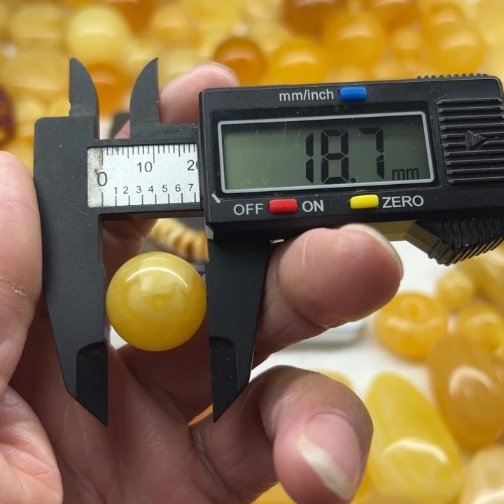 阿***脉琥珀（矿物珀）未镶嵌裸石