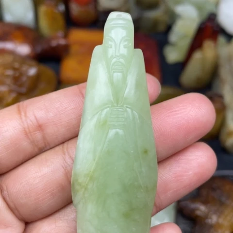 蛇纹石玉未镶嵌颈饰3