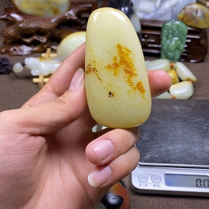 和田玉未镶嵌把件
