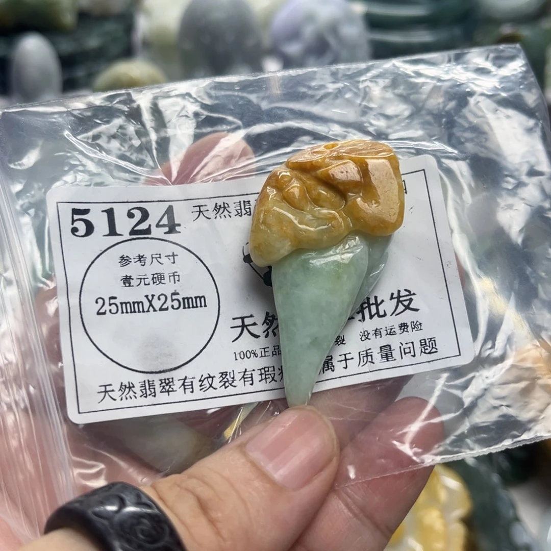 翡翠未镶嵌颈饰5124