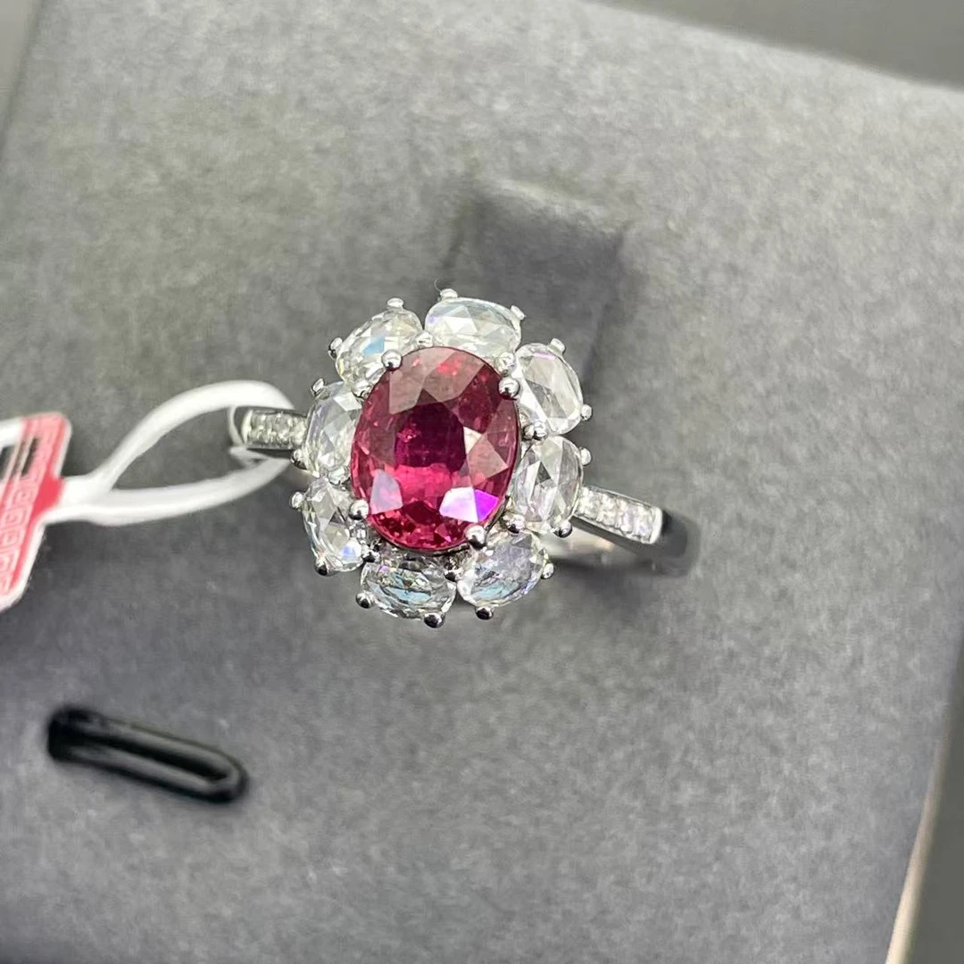 18K金镶嵌红宝石戒指1.55