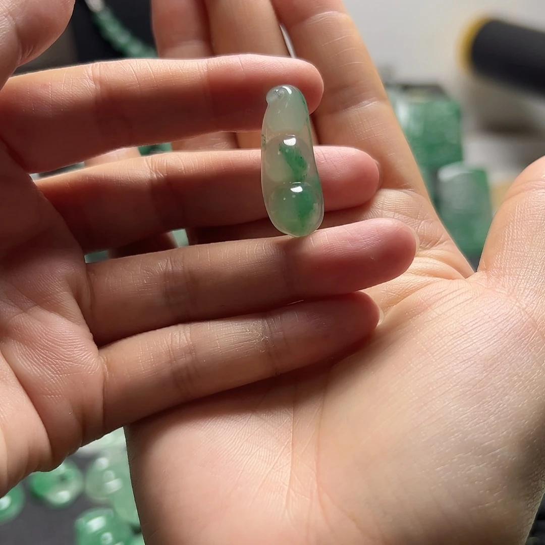 石英质玉未镶嵌颈饰