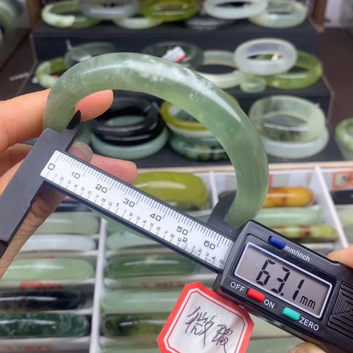 蛇纹石玉未镶嵌手镯524