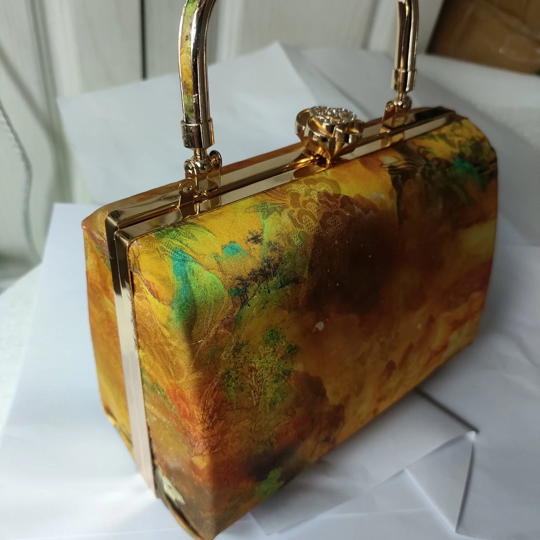18×16×9厘米。盒子口金手工DIY材料。
