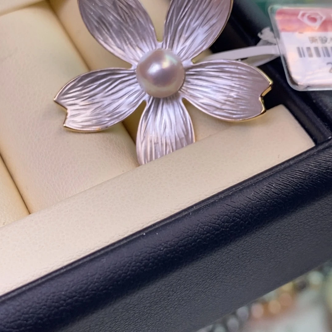 未镶嵌胸饰海水珍珠