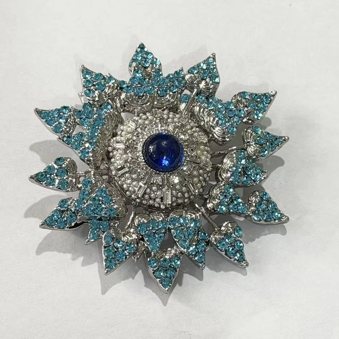 1525 蓝色太阳花大衣胸针