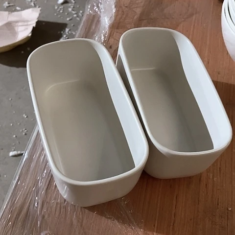 微瑕，不能明火，口径19高7宽9，2个烤盘