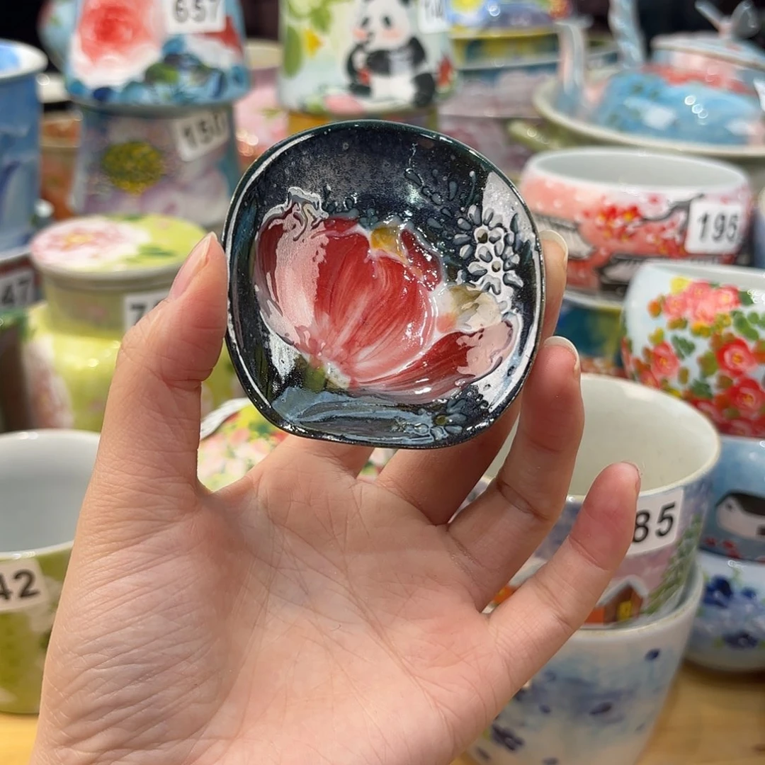 瓷片兔兔。兔兔好帅的