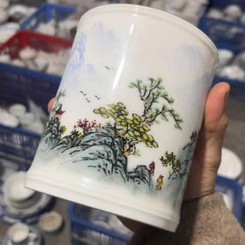 瓷其他手绘笔筒一个