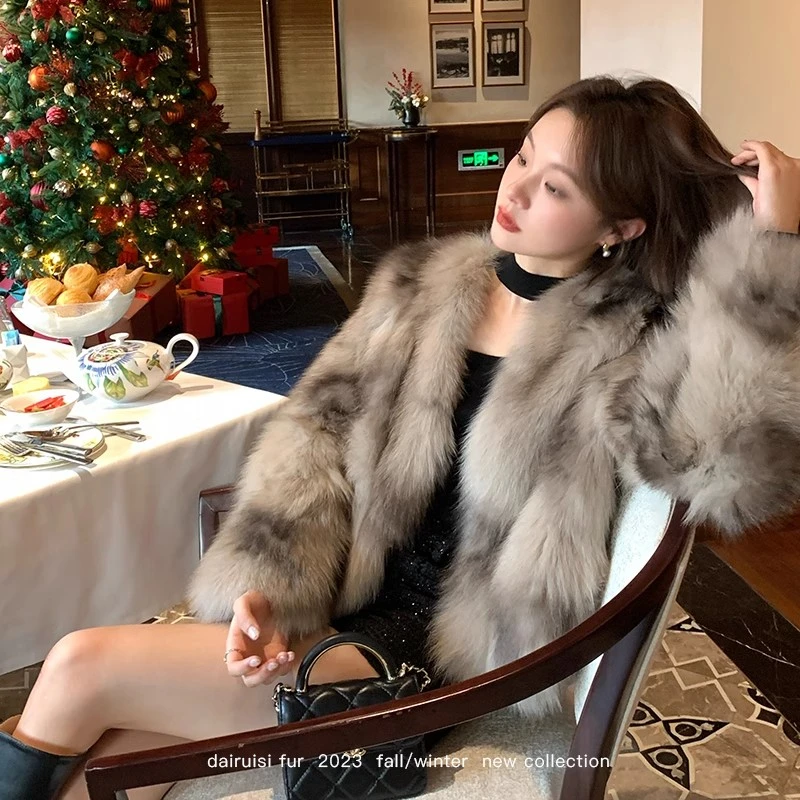 维多利亚2024新款毛毛年轻款外套