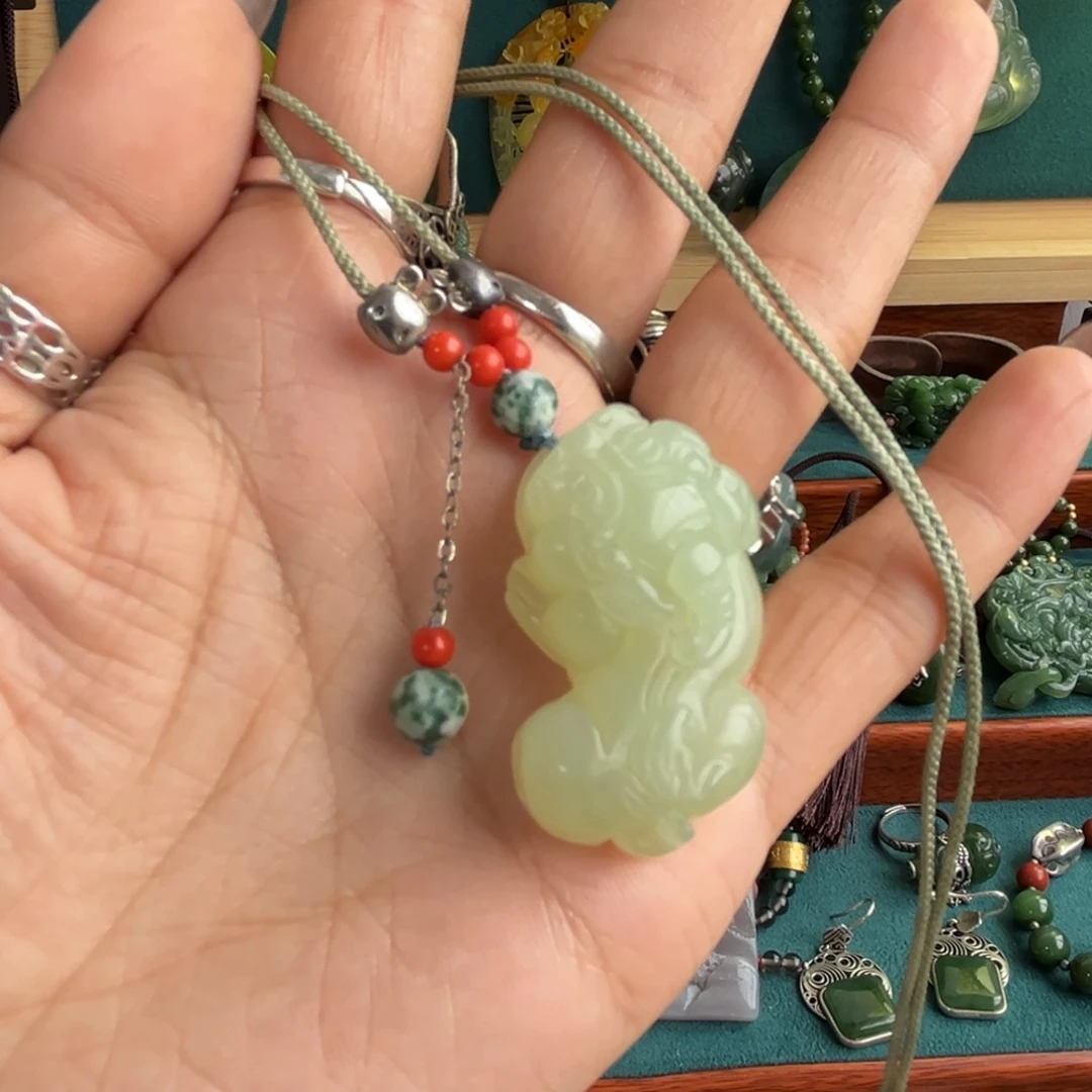 蛇纹石玉未镶嵌颈饰