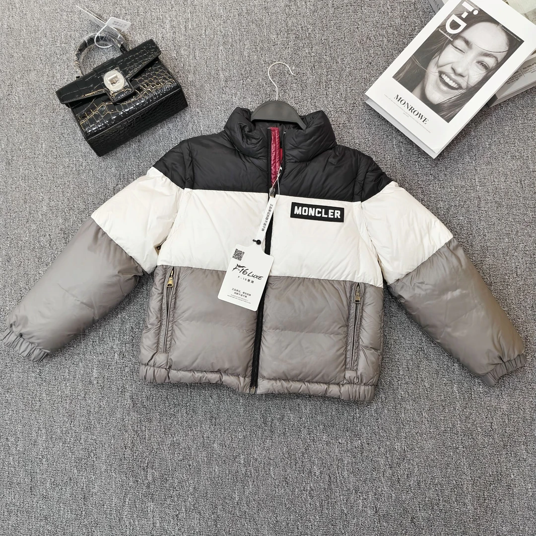 未使用 MONCLER 拼色拉链连帽羽绒服 尺码8/F1600924