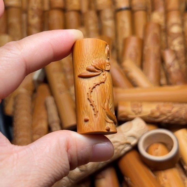 实心竹雕刻手把件