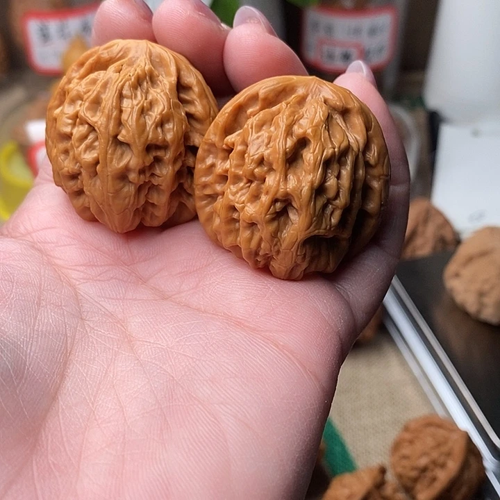 文玩核桃吊坠红锦鲤