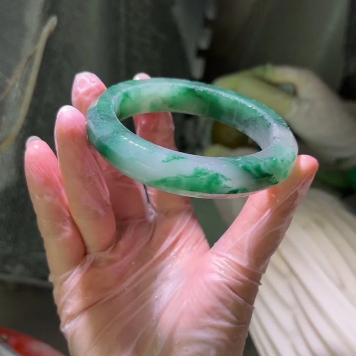 你****石英质玉（非洲翠）未镶嵌手镯定制