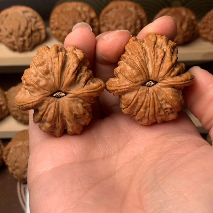 文玩核桃吊坠李*?血麒麟