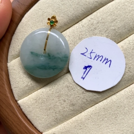 翡翠颈饰18K金镶嵌翡翠