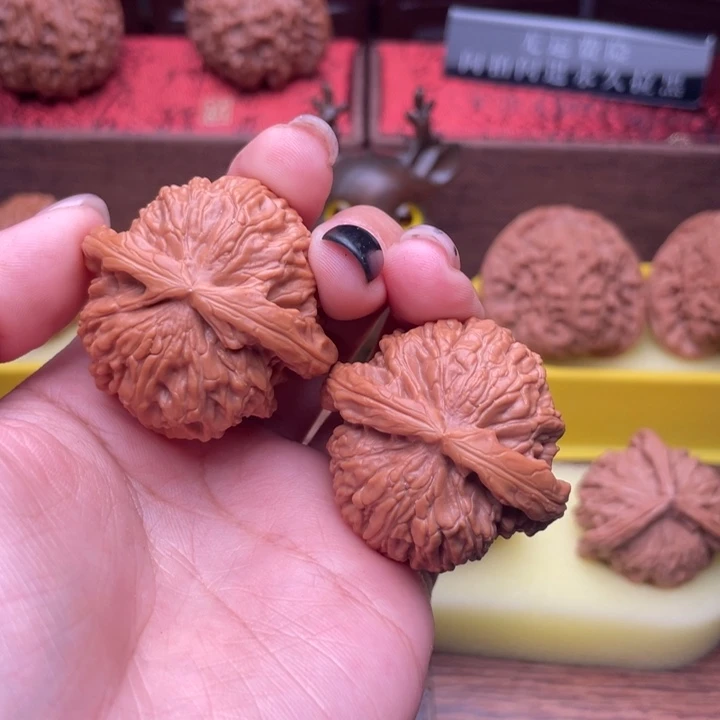 莫***莫桃核吊坠38白狮子 720