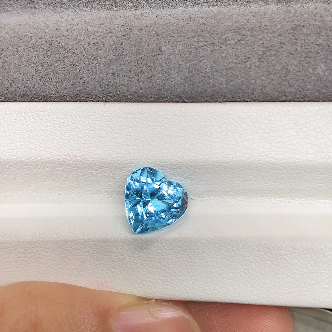 托帕石裸石4.97克拉天然托帕石