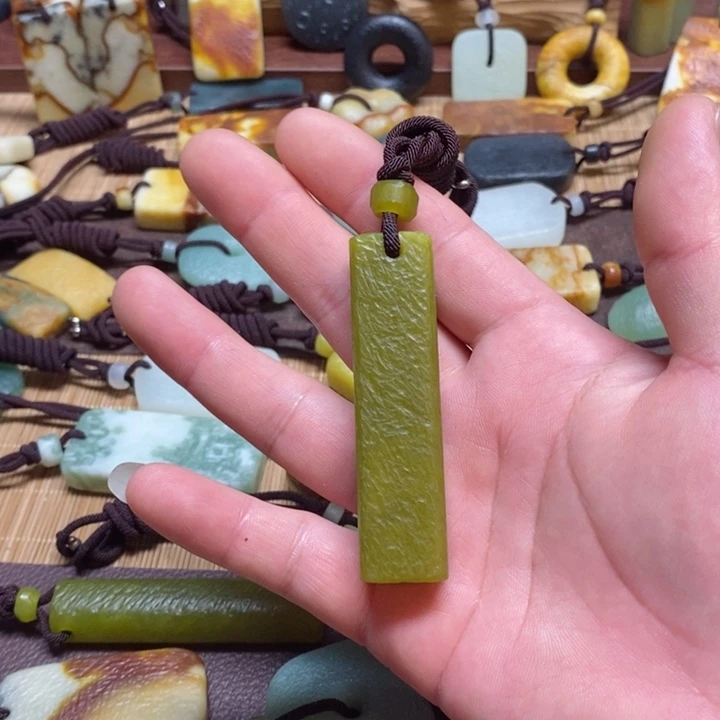 蛇纹石玉挂件未镶嵌风****诺