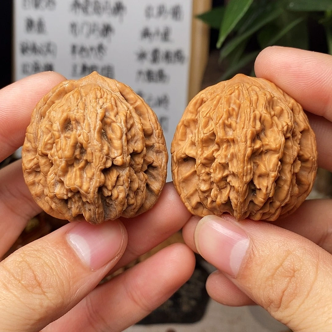 文玩核桃吊坠麦虎