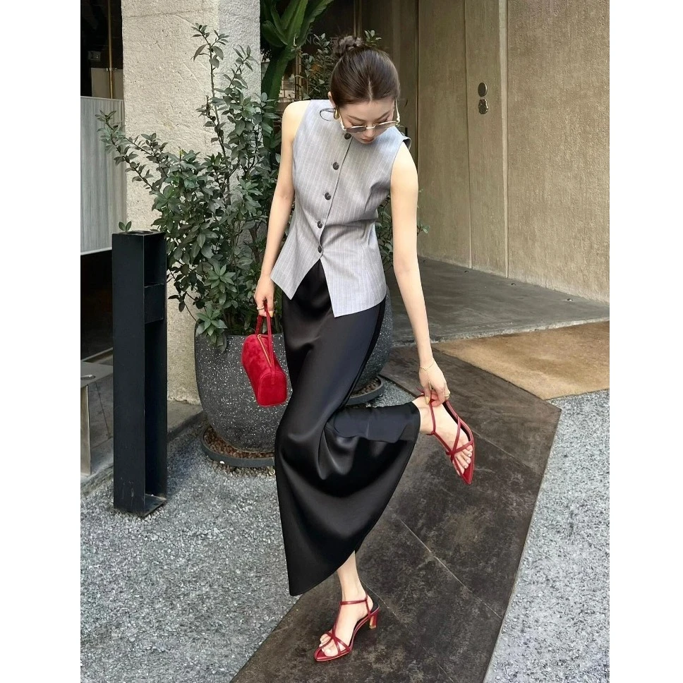夏日穿搭一整套轻奢高级感干练气质通勤小香风灰色上衣半身裙套装