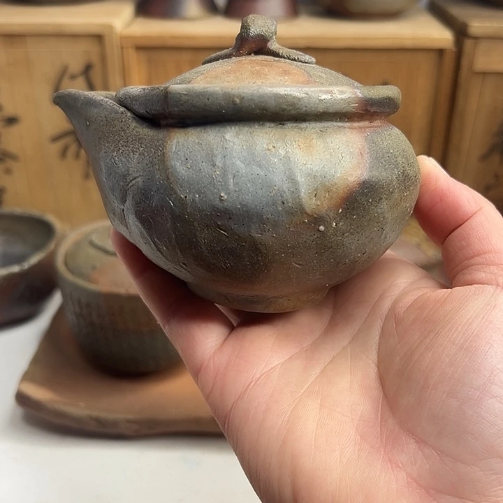 备前烧，手捻宝瓶，水台窑裂，款自查