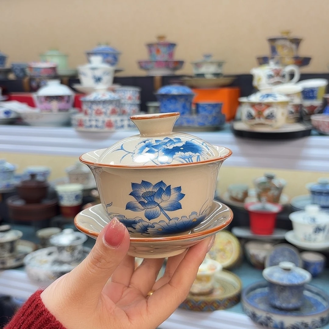 盖碗里的水煮开了