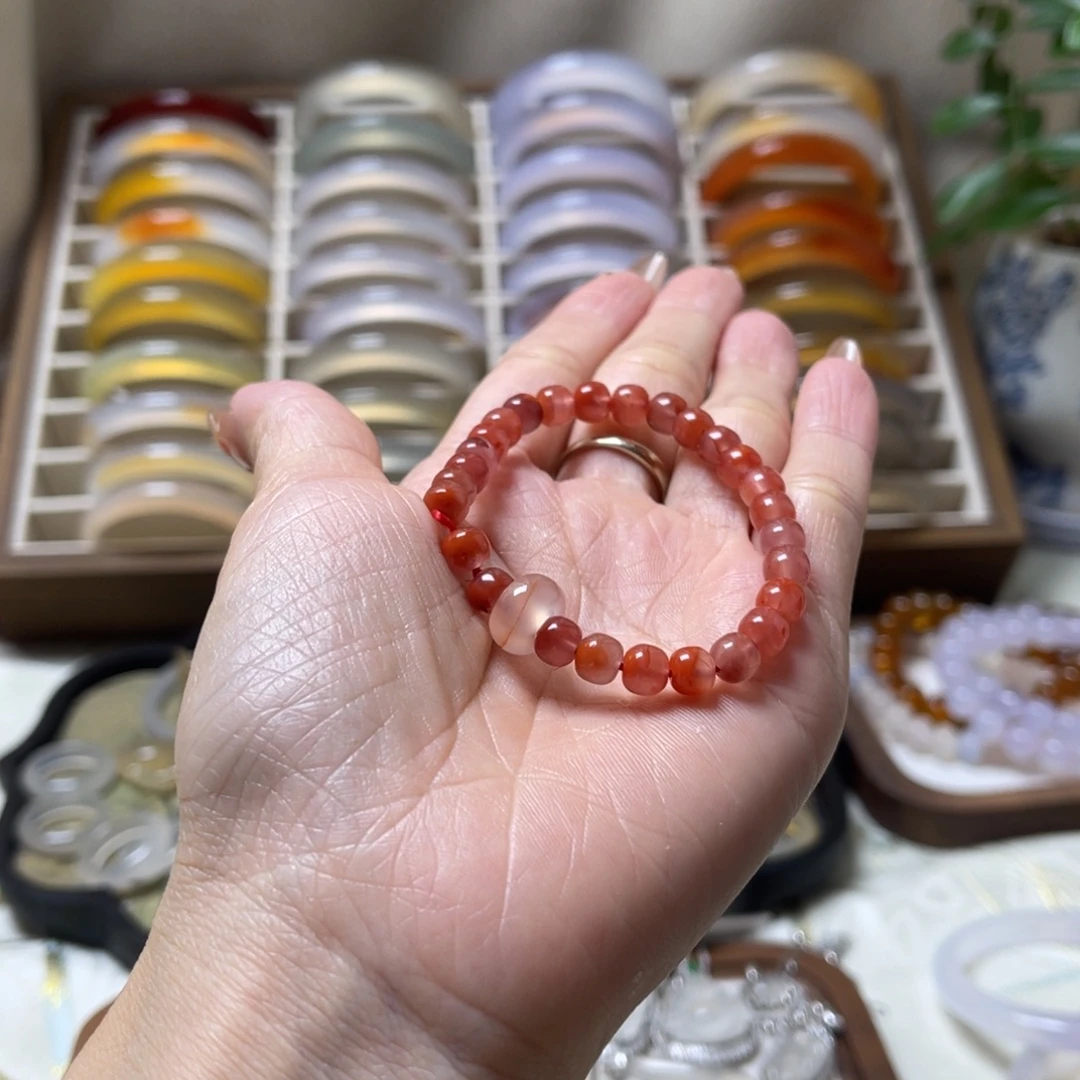 朱***力玛瑙/玉髓未镶嵌手链