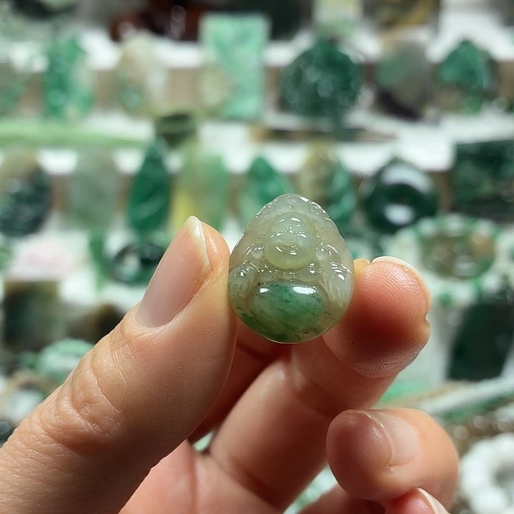 求***实独山玉未镶嵌吊坠