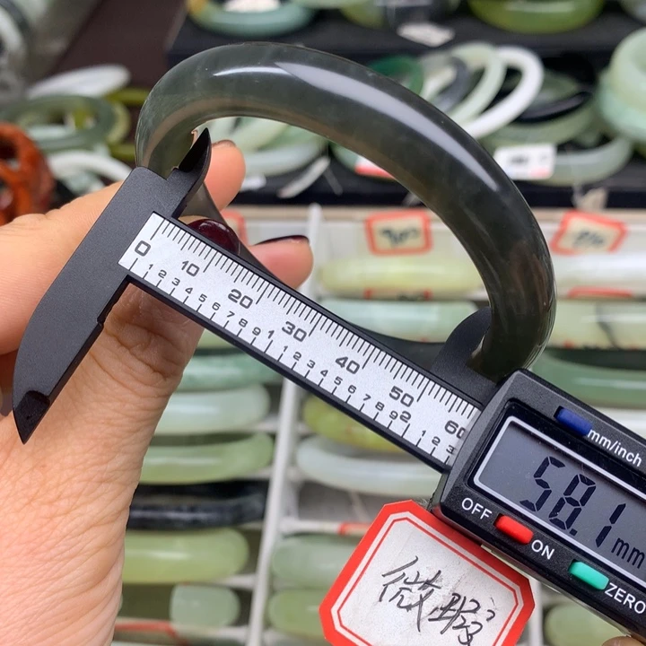 蛇纹石玉未镶嵌手镯895