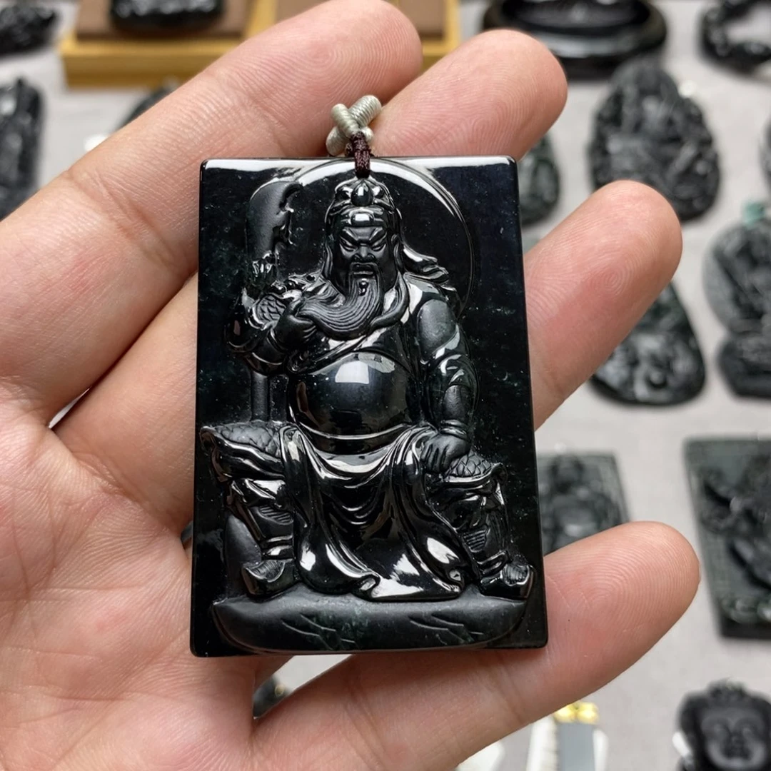 翡翠未镶嵌颈饰关公