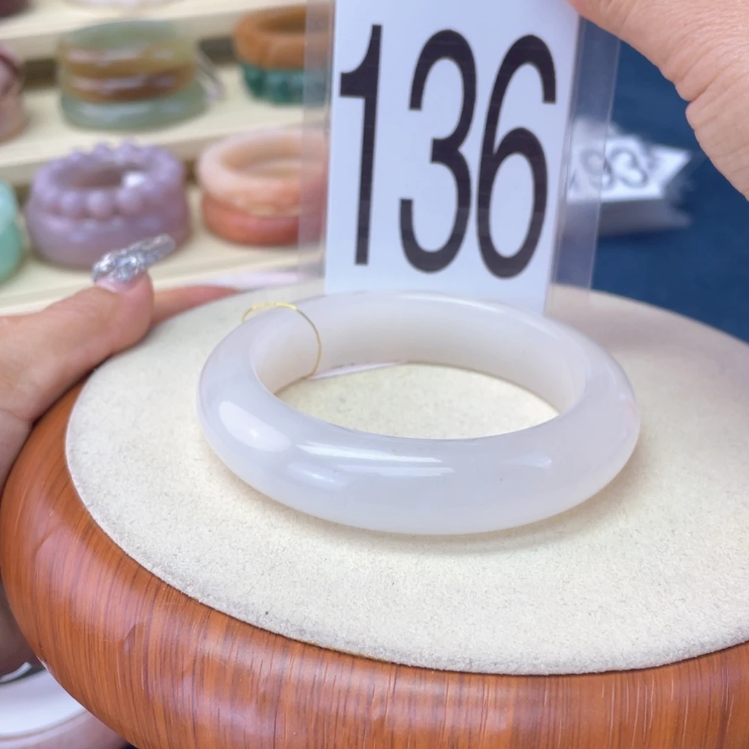 石英质玉未镶嵌手镯