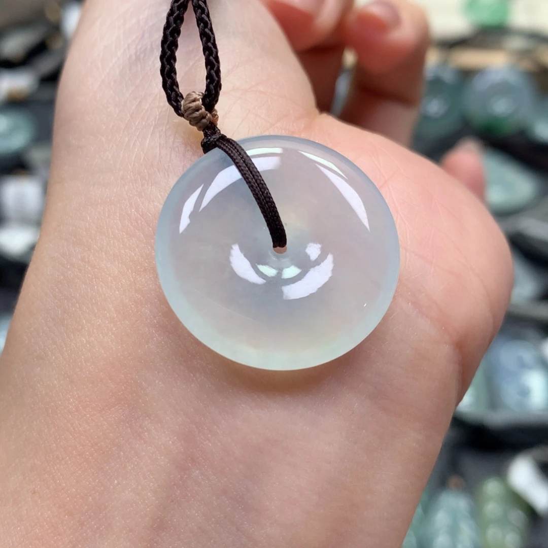 翡翠颈饰未镶嵌扣子