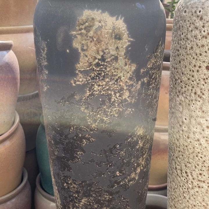 紫砂花盆高45口15拍釉黑色微瑕