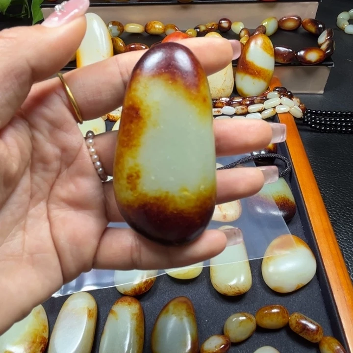 建***鲜和田玉未镶嵌颈饰