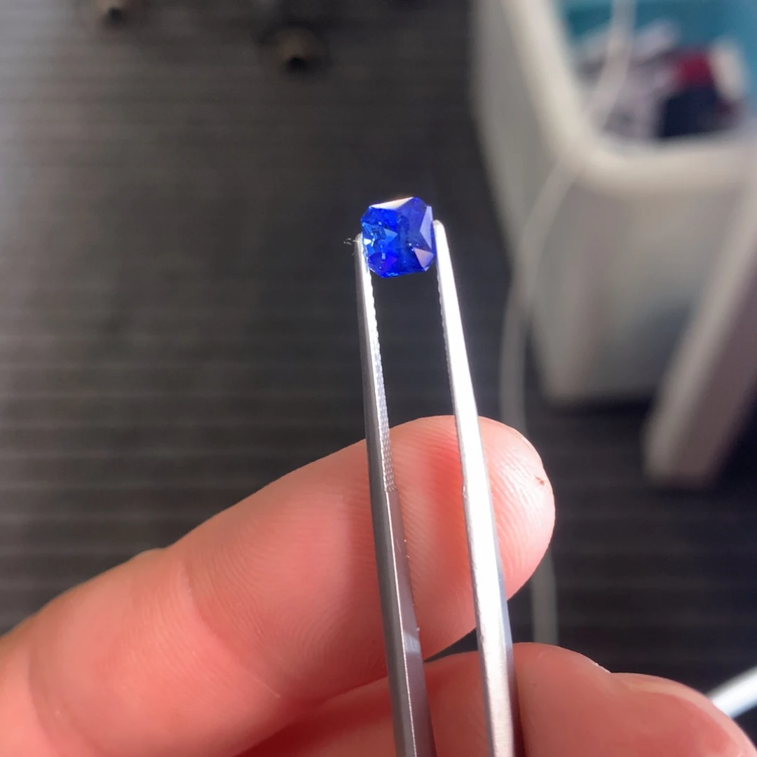 蓝宝石裸石未镶嵌1.14克拉皇家蓝蓝宝石