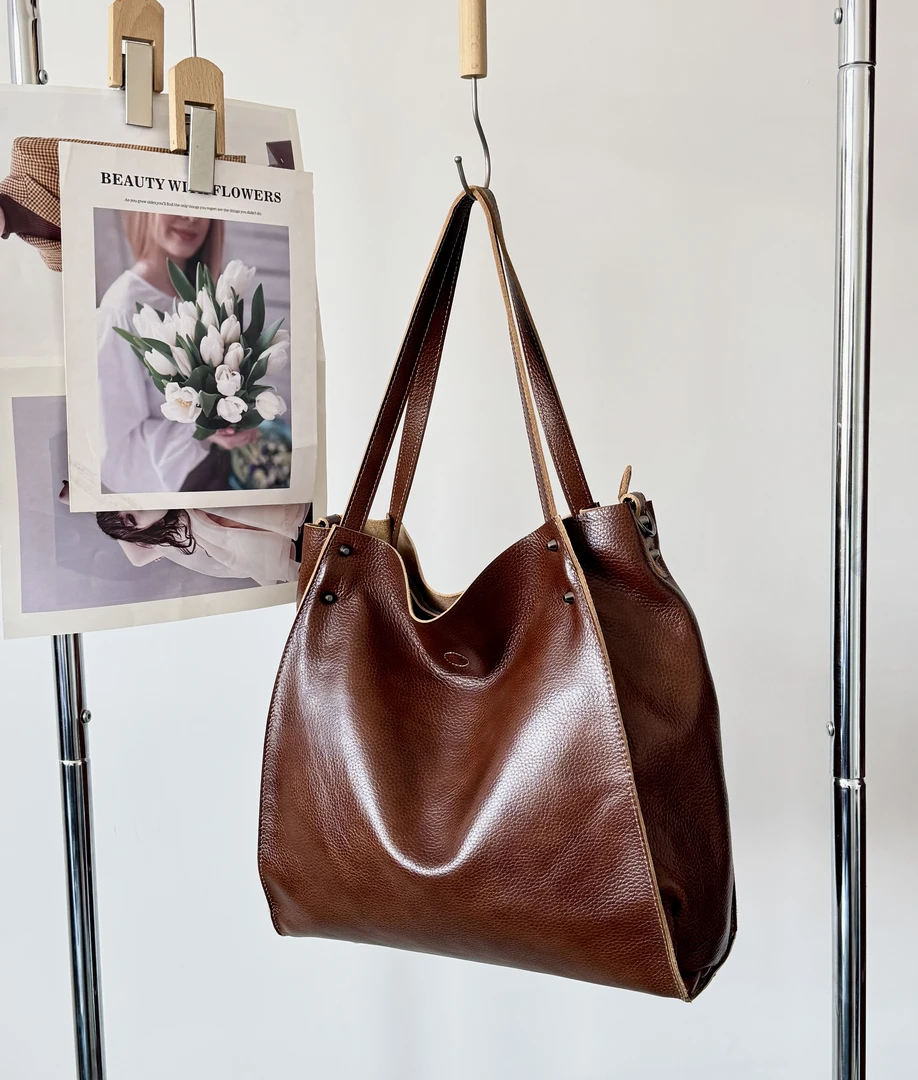 真皮包包女2025休闲新款大包质感牛皮大容量单肩斜挎包百搭图钉