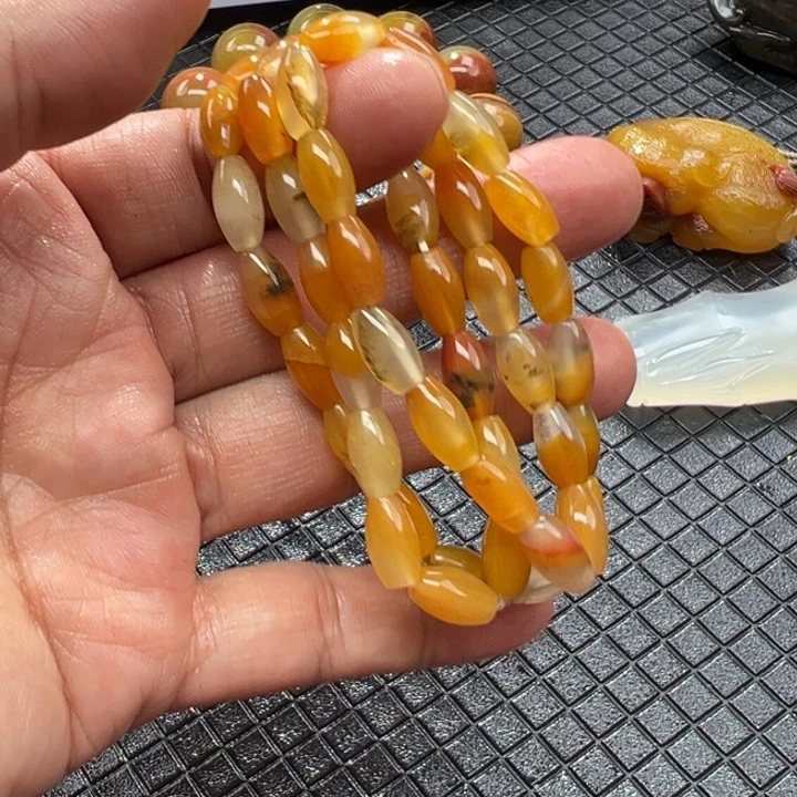 石英质玉（黄龙玉）颈饰未镶嵌