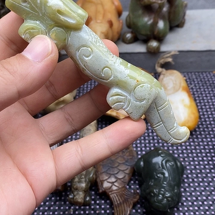 未镶嵌蛇纹石玉颈饰