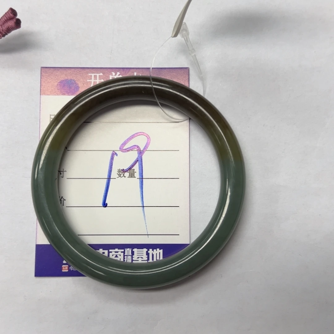 爱***步和田玉未镶嵌手镯