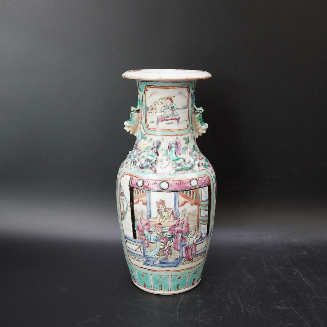 Lot.25091249清同治粉彩刀马人物故事赏瓶 高:约25.7cm